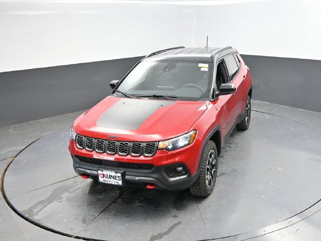 New 2026 Jeep Compass Trailhawk w/ Trailer Tow Group AWD/4WD image 34