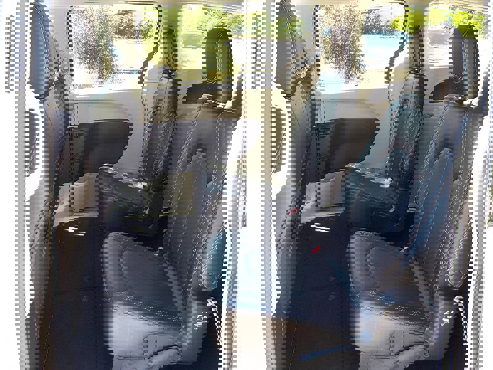 Used 2023 Chrysler Pacifica Touring-L image 11