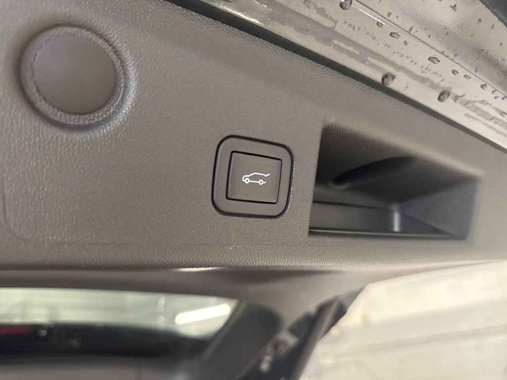 Used 2022 Chevrolet Equinox Premier AWD/4WD image 45