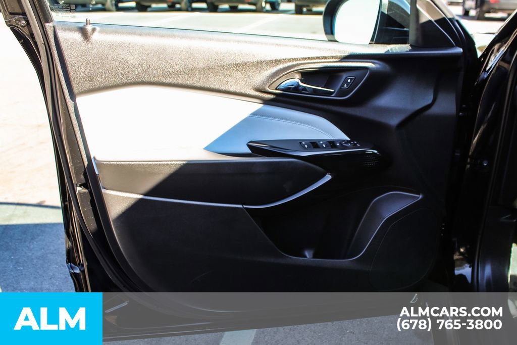 Used 2025 Chevrolet Trax LT w/ LT Convenience Package image 37