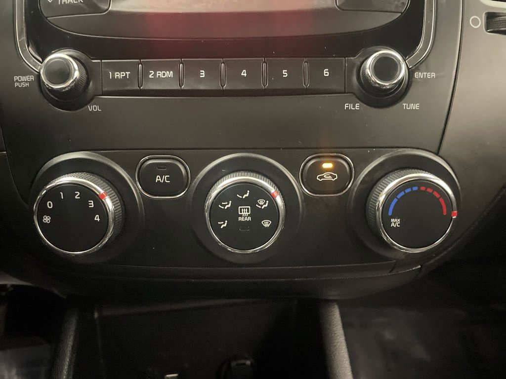 Used 2017 Kia Forte LX image 9