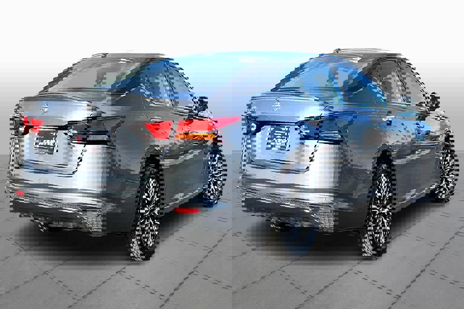 Used 2025 Nissan Altima 2.5 SV image 13