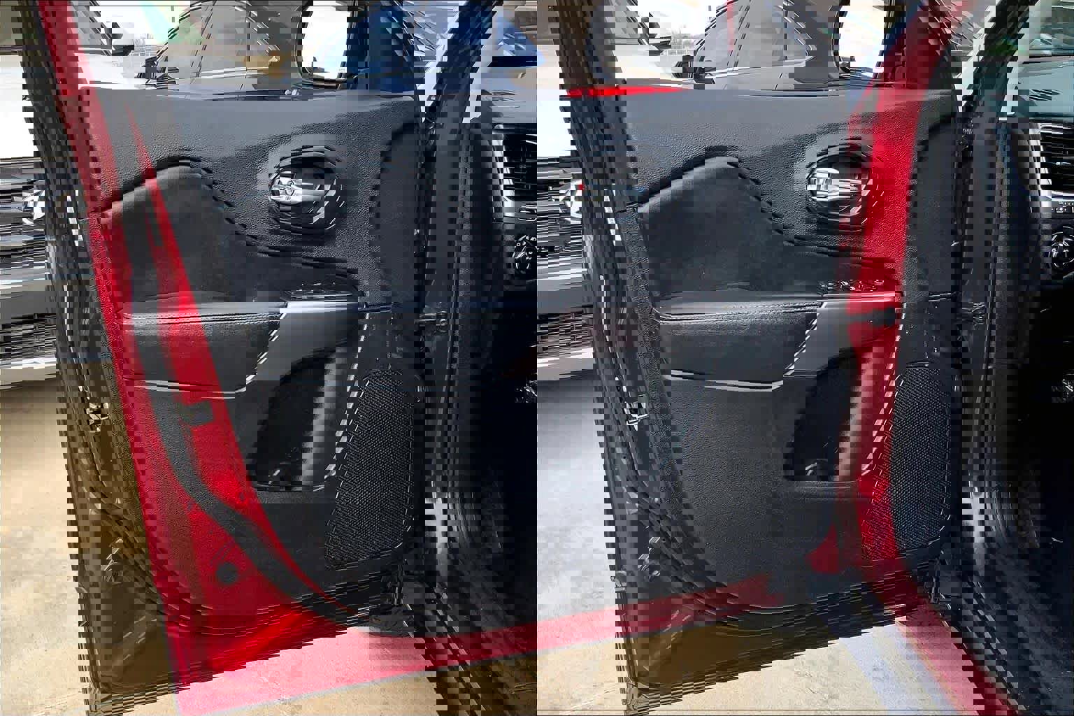 Used 2019 Jeep Cherokee Latitude w/ Popular Appearance Group image 21