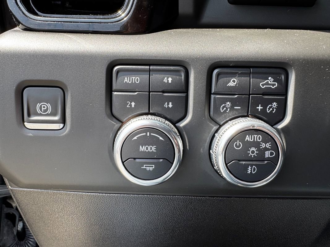 Used 2025 GMC Sierra 2500 AT4X AWD/4WD image 21