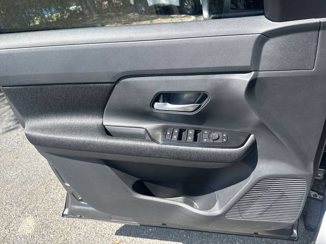 New 2026 Nissan Kicks SV w/ Charging Package FWD image 27