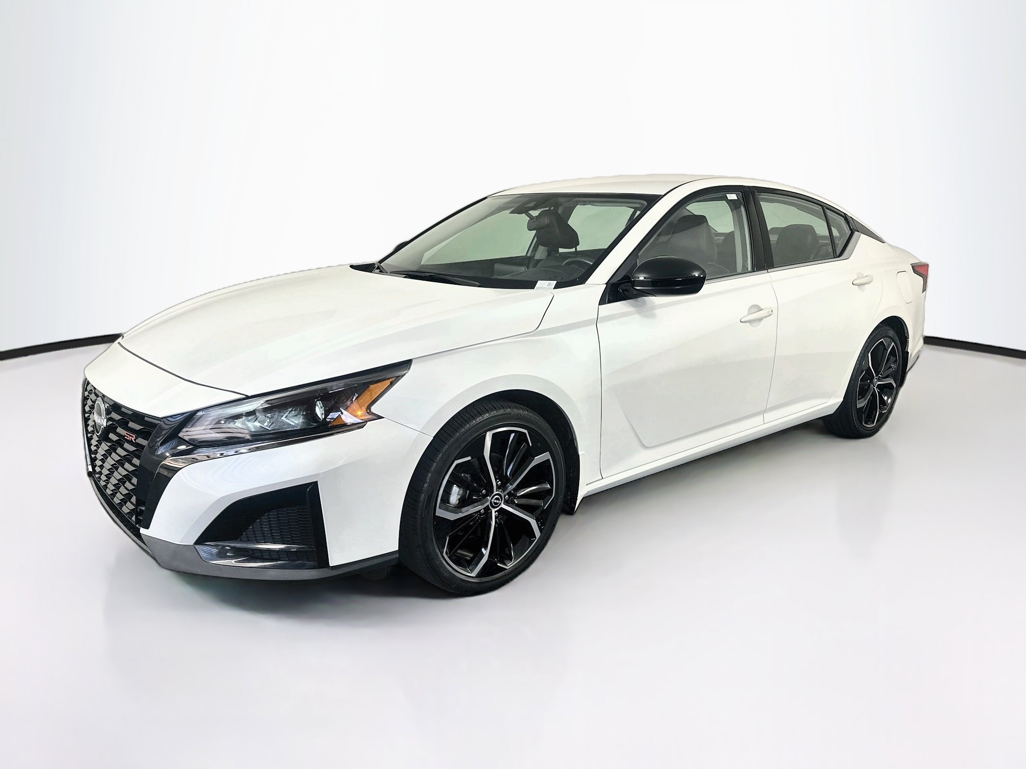 Used 2023 Nissan Altima 2.5 SR FWD image 3