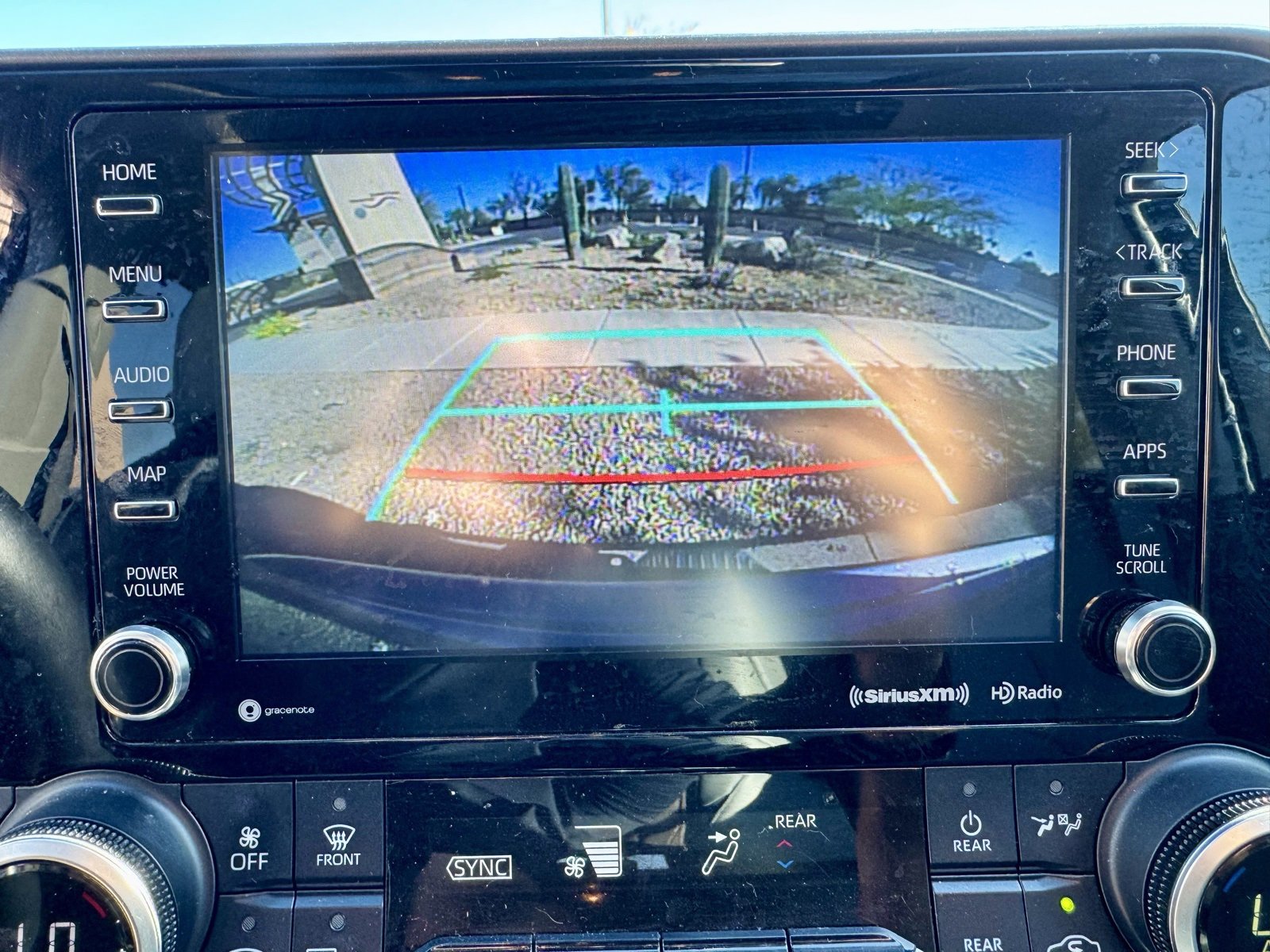 Used 2020 Toyota Highlander XLE image 26