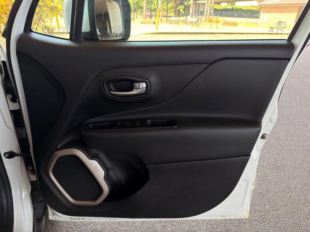 Used 2016 Jeep Renegade Limited AWD/4WD image 33