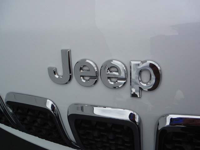 Used 2020 Jeep Cherokee Limited AWD/4WD image 5