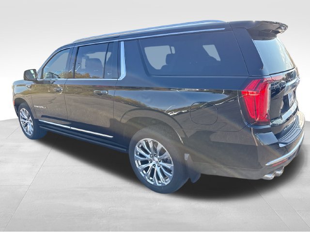 Used 2022 GMC Yukon XL Denali w/ Denali Premium Package AWD/4WD image 3
