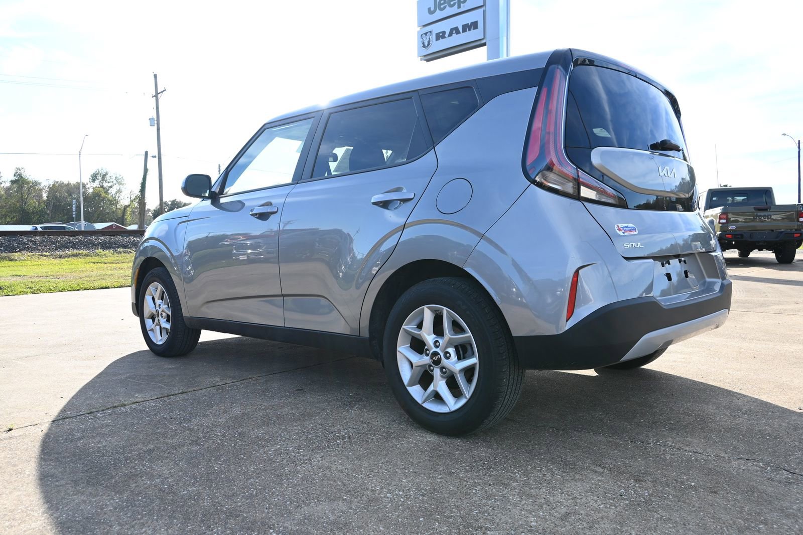 Used 2025 Kia Soul LX w/ LX Technology Package image 2