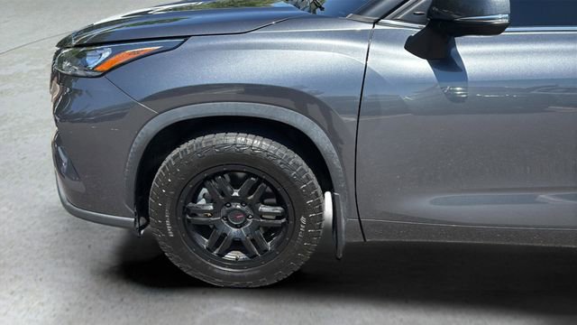 Used 2020 Toyota Highlander XLE AWD/4WD image 34