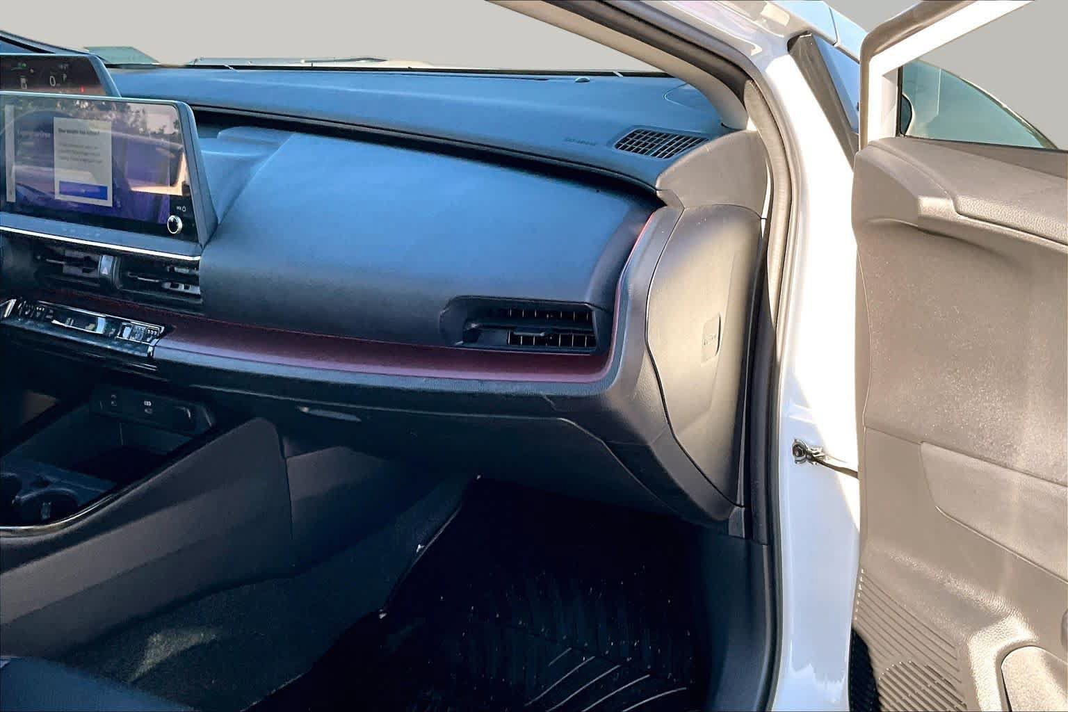 Used 2023 Toyota Prius Prime Premium FWD image 18