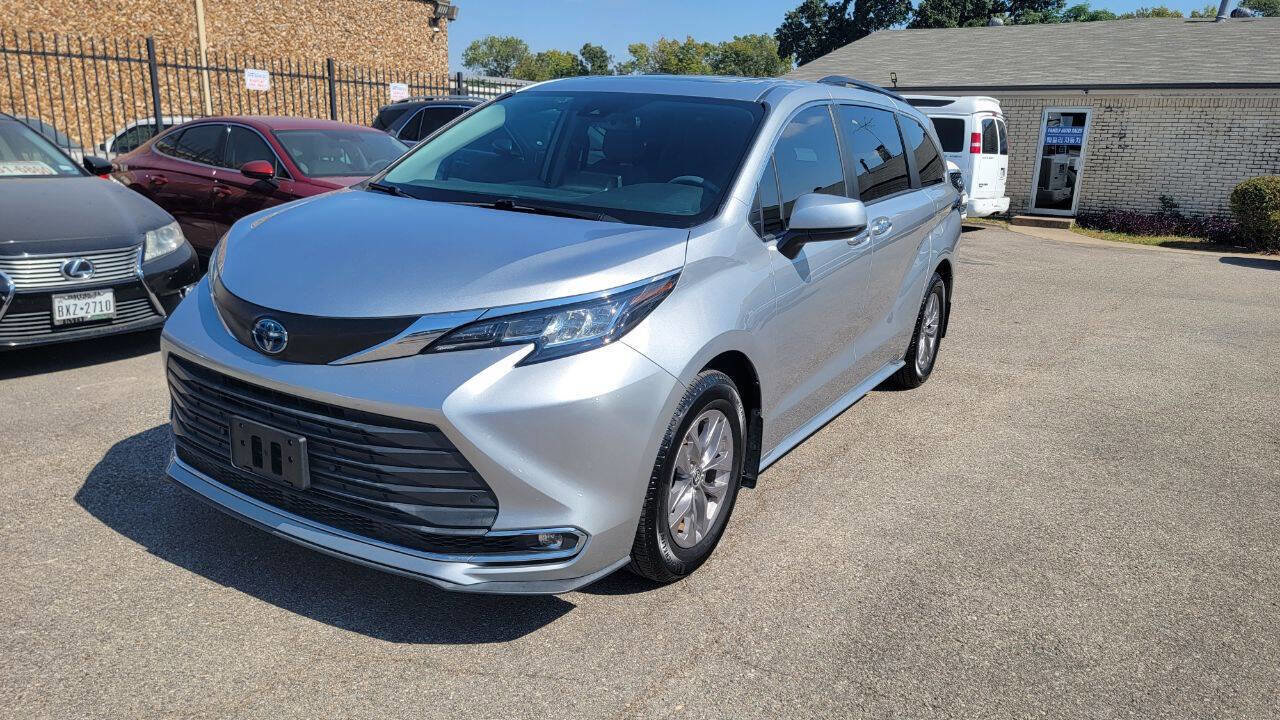 Used 2022 Toyota Sienna XLE