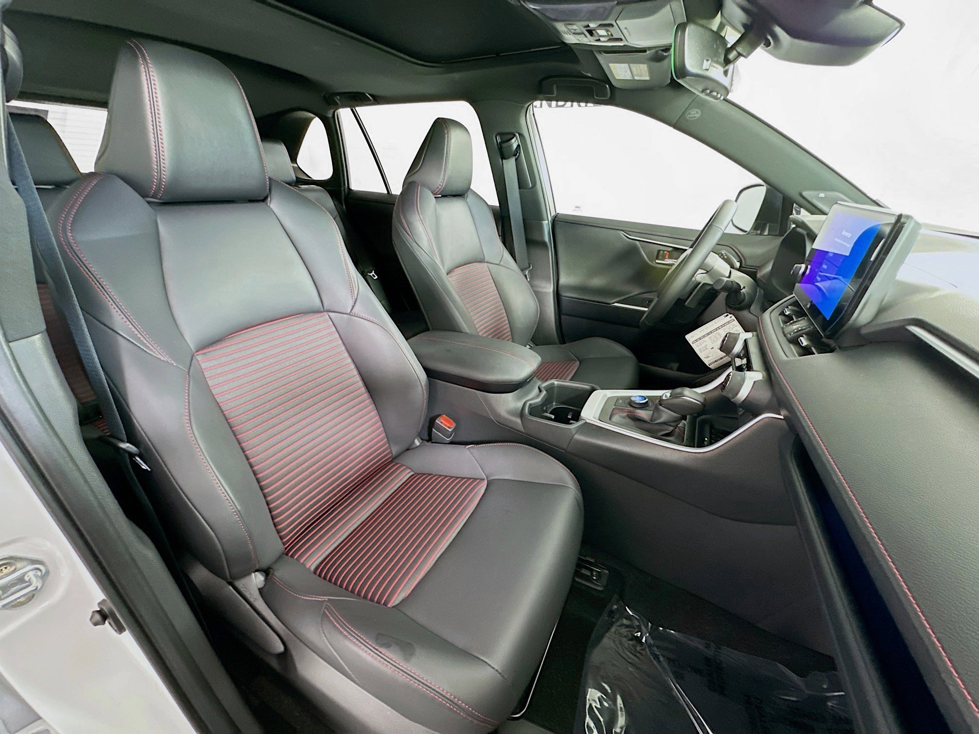 Certified 2025 Toyota RAV4 XSE image 28