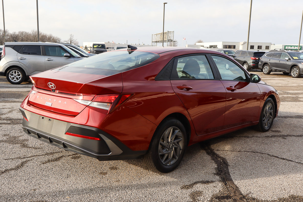 Used 2024 Hyundai Elantra SEL FWD image 4
