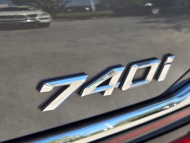 Used 2022 BMW 740i xDrive w/ Premium Package image 20