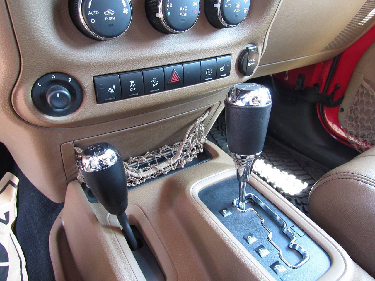 Used 2012 Jeep Wrangler Unlimited Sahara w/ Connectivity Group AWD/4WD image 23