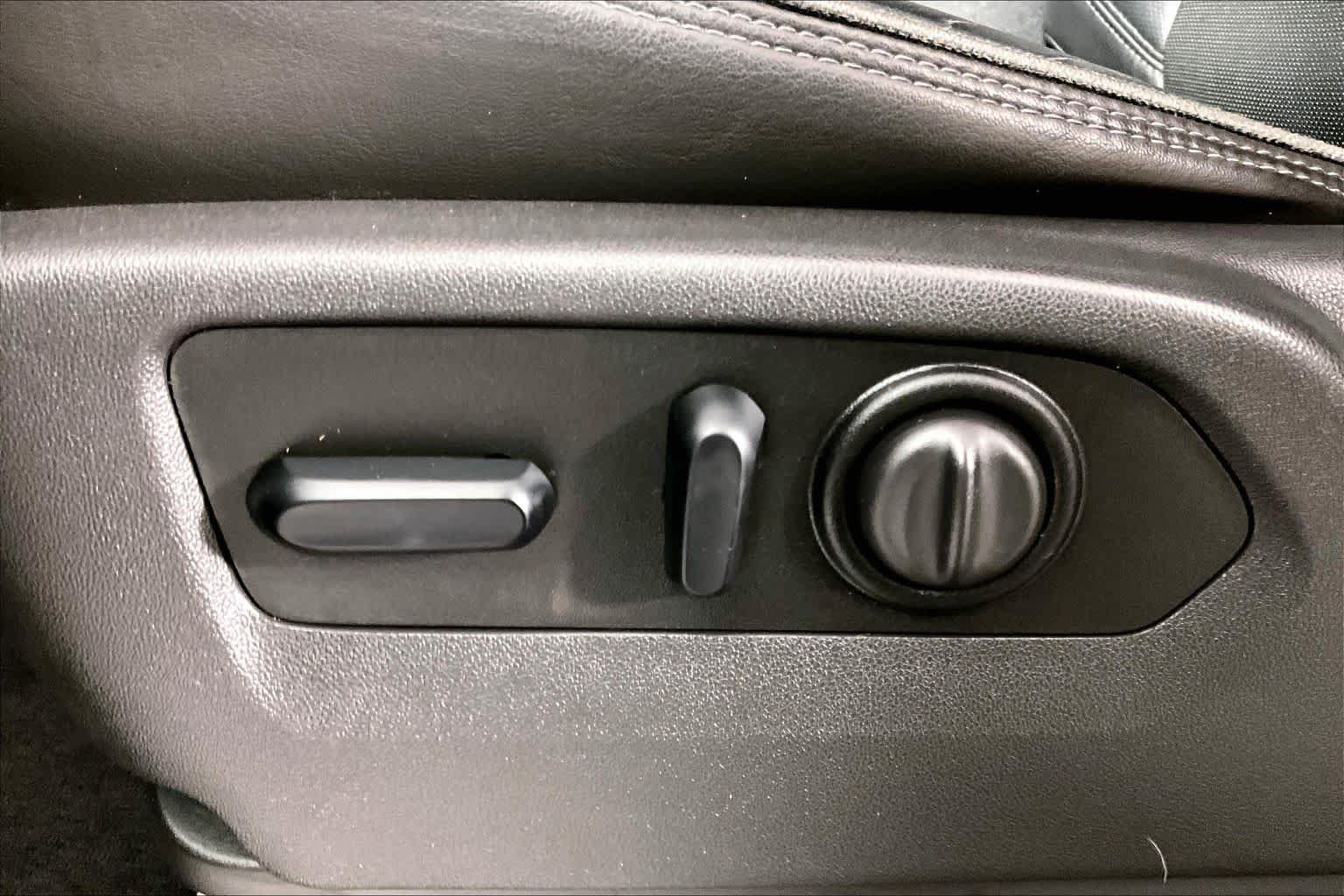 Used 2019 Chevrolet Silverado 1500 High Country w/ Technology Package RWD image 29