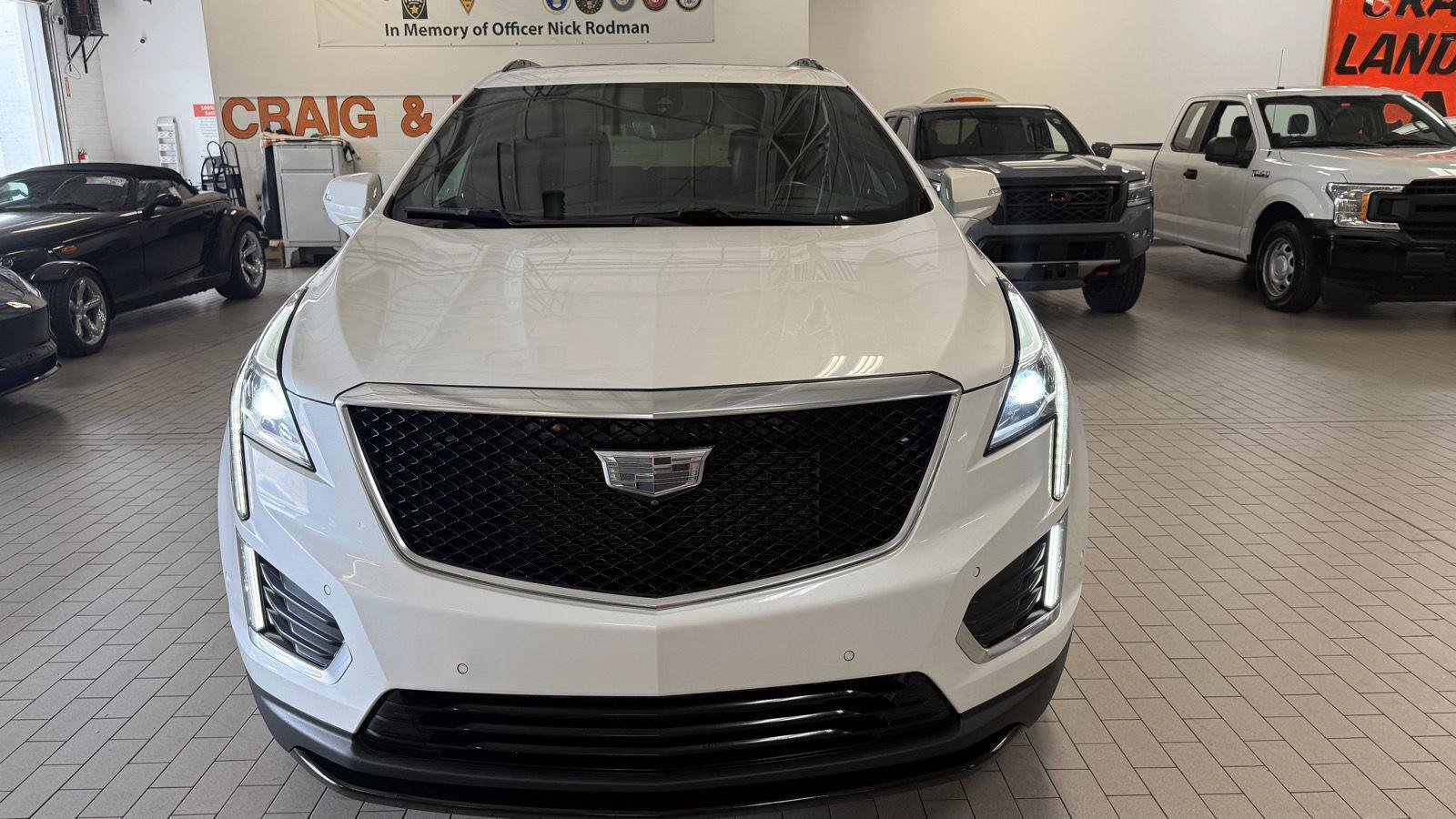 Used 2023 Cadillac XT5 Sportv w/ Technology Package AWD/4WD image 3