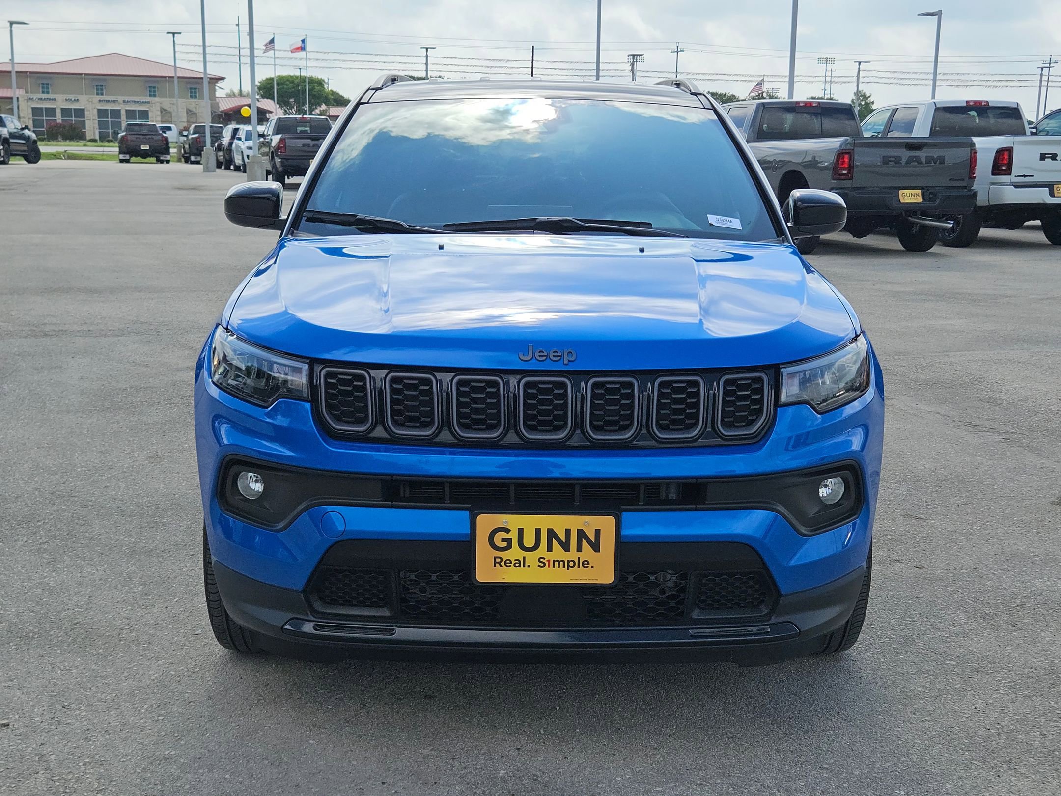 Used 2024 Jeep Compass Latitude w/ Convenience Group AWD/4WD image 8