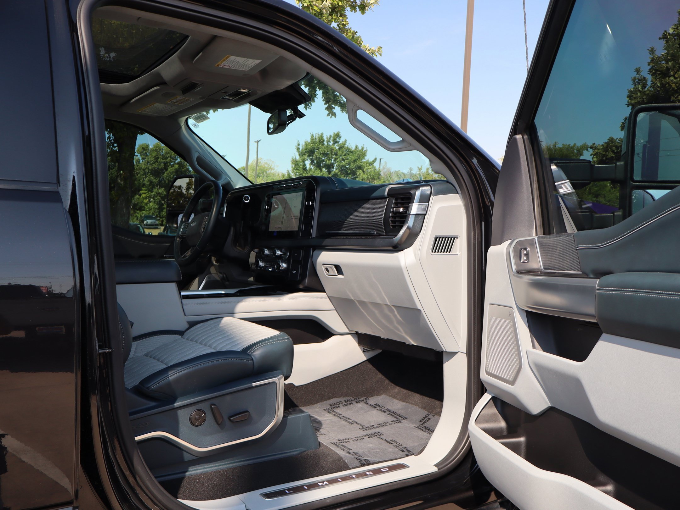 Used 2024 Ford F250 Limited w/ FX4 Off-Road Package AWD/4WD image 31