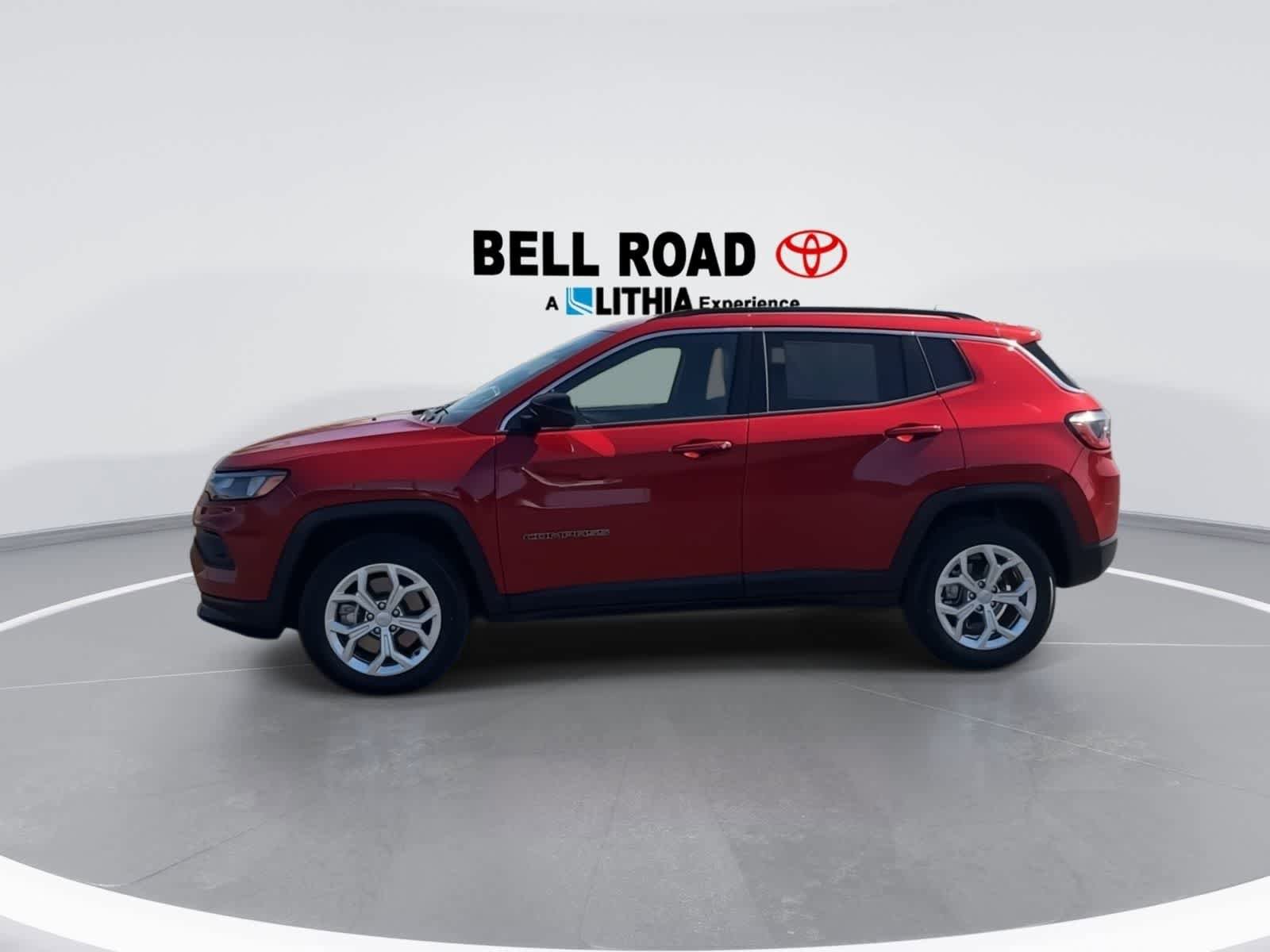 Used 2024 Jeep Compass Latitude AWD/4WD image 5