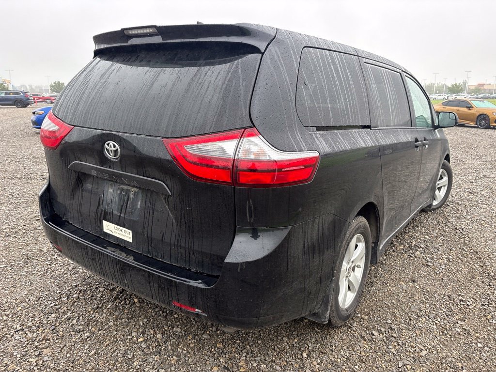 Used 2020 Toyota Sienna L FWD image 9