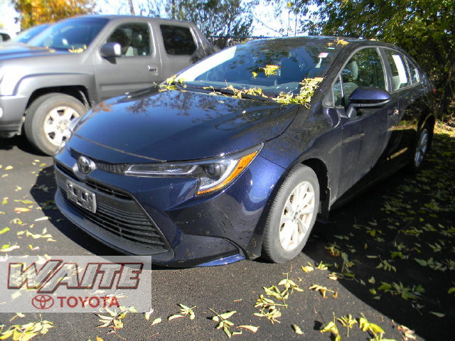 Used 2024 Toyota Corolla LE w/ LE Convenience Package FWD image 4