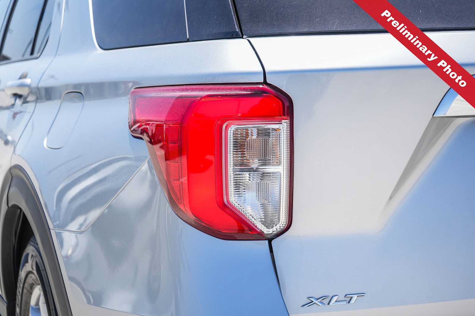 Used 2021 Ford Explorer XLT w/ Equipment Group 202A RWD image 9