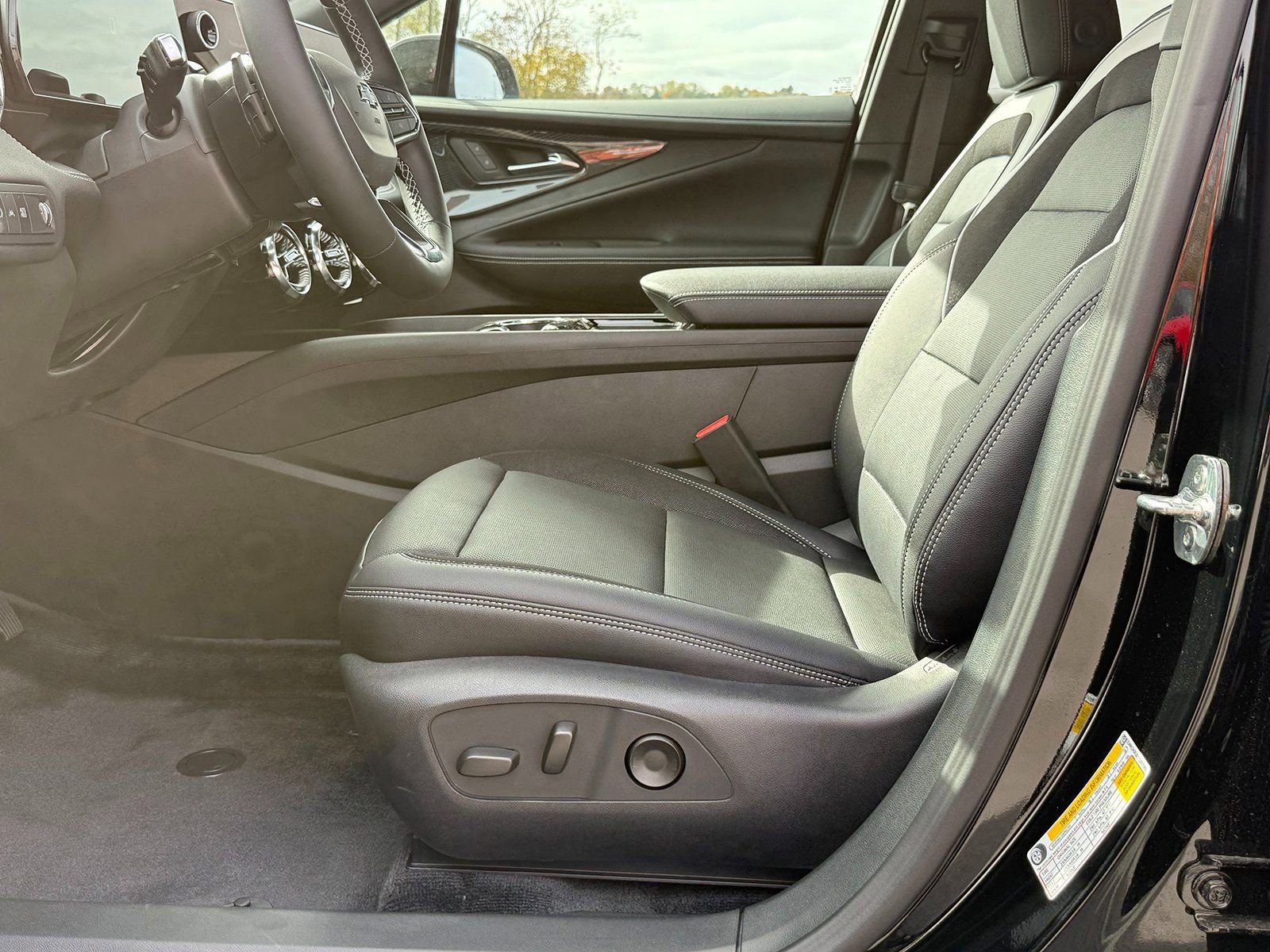 New 2025 Chevrolet Blazer EV LT w/ Super Cruise Package image 43