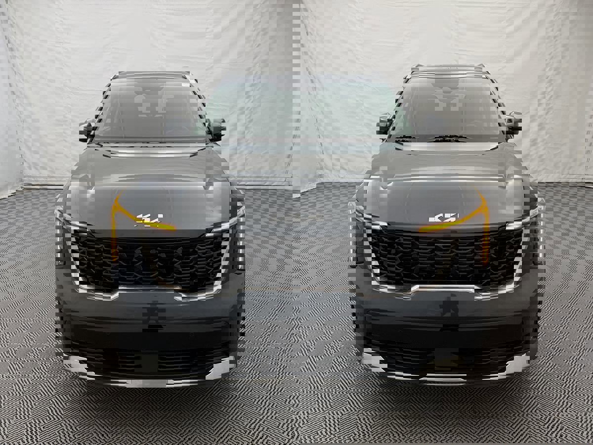 Used 2024 Kia Sorento S image 3