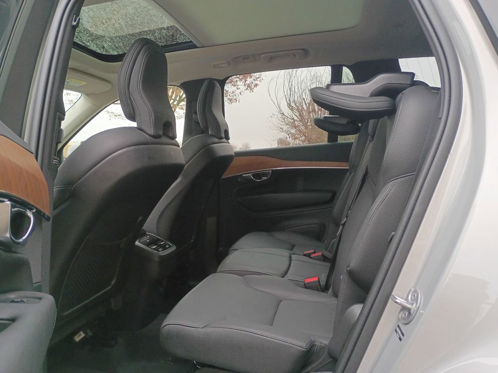 Used 2025 Volvo XC90 B6 Plus image 25