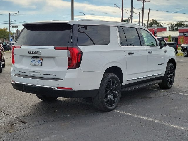 Used 2025 GMC Yukon XL Elevation w/ Elevation Premium Package AWD/4WD image 8