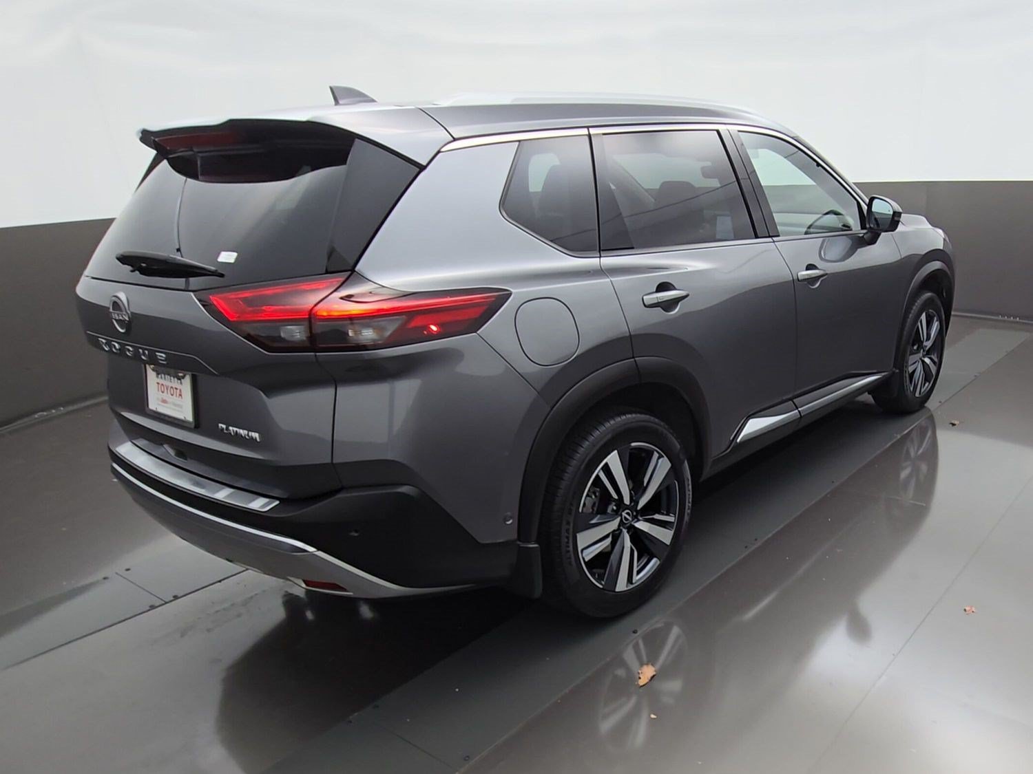 Used 2023 Nissan Rogue Platinum w/ Platinum Premium Package FWD image 10
