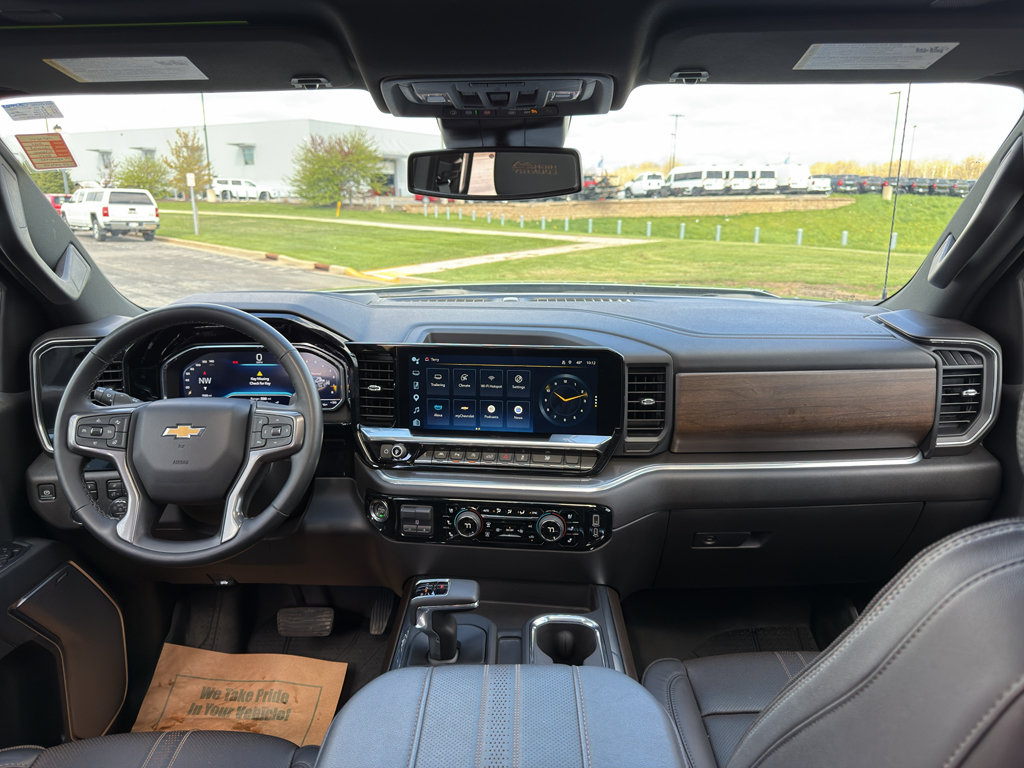 Used 2025 Chevrolet Silverado 1500 High Country w/ High Country Premium Package AWD/4WD image 23