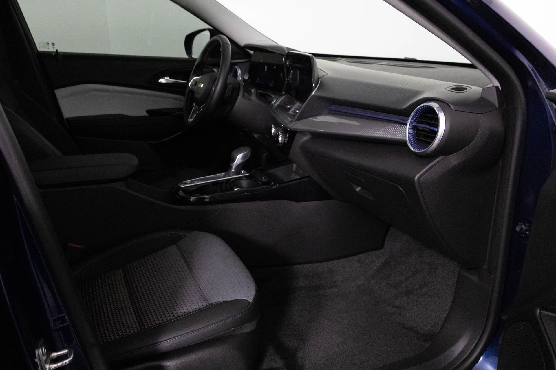 Used 2024 Chevrolet Trax LT w/ Driver Confidence Package image 38