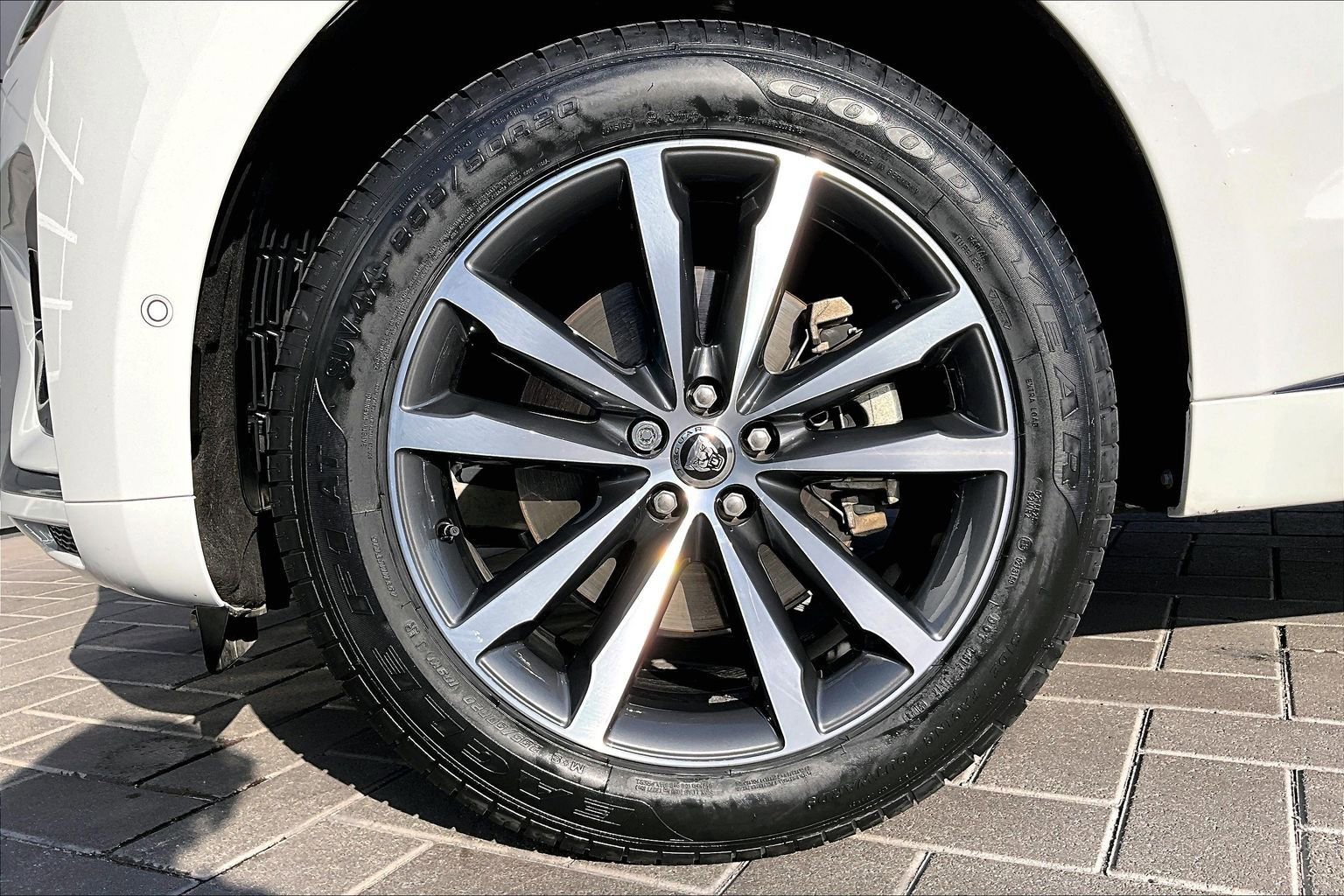 Certified 2025 Jaguar F-PACE R-Dynamic S AWD/4WD image 8