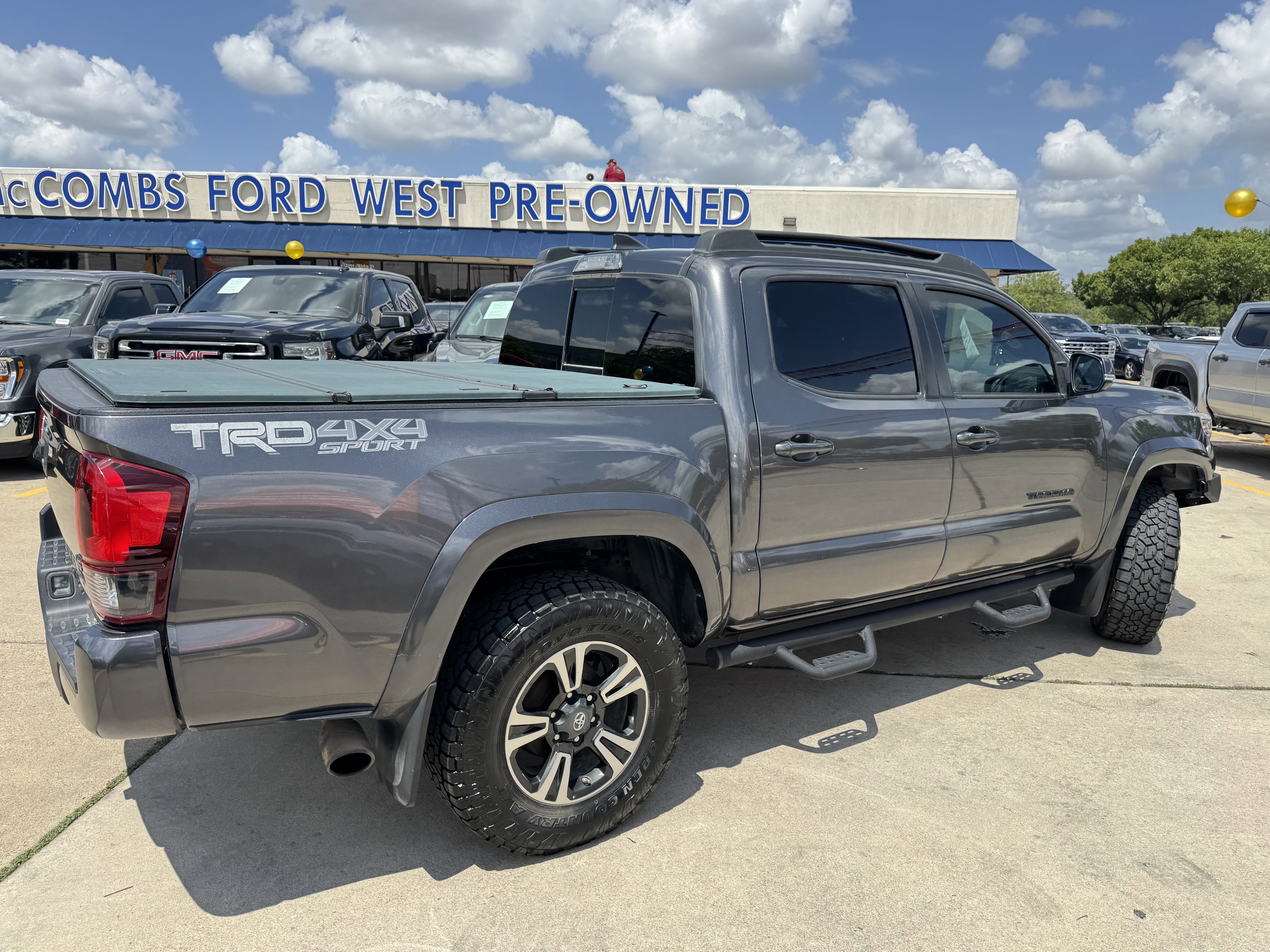 Used 2019 Toyota Tacoma TRD Sport image 7
