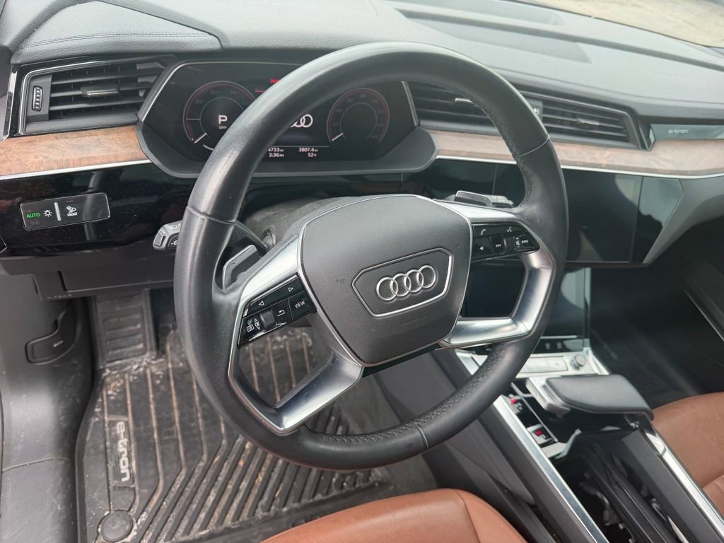 Used 2022 Audi e-tron Premium Plus AWD/4WD image 8