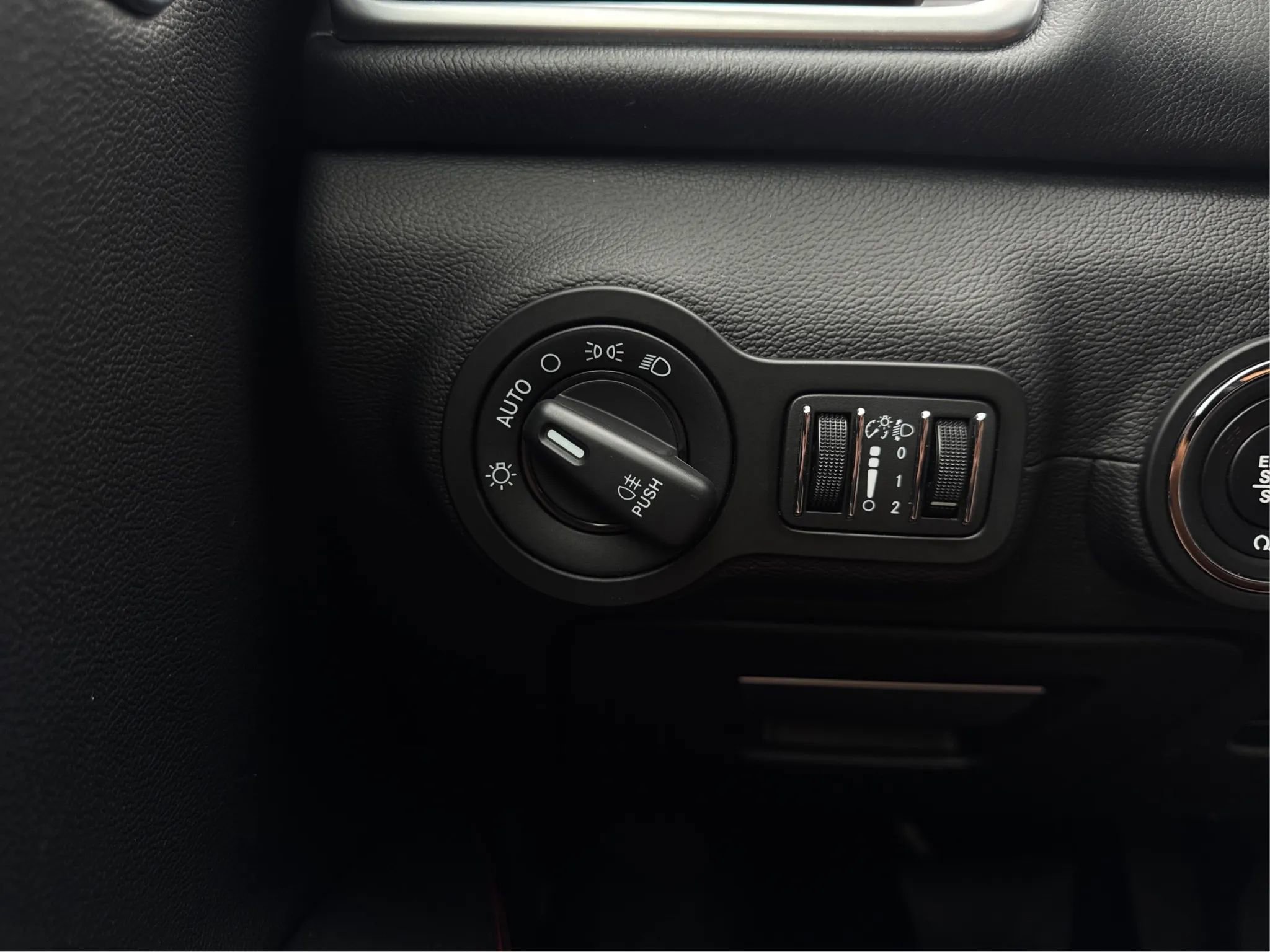 Used 2020 Maserati Ghibli S image 25