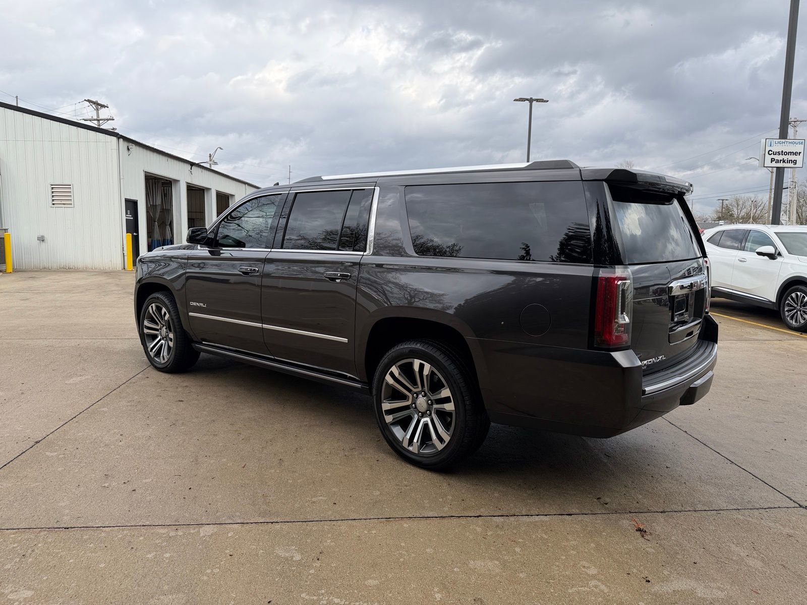 Used 2018 GMC Yukon XL Denali w/ Denali Ultimate Package image 28