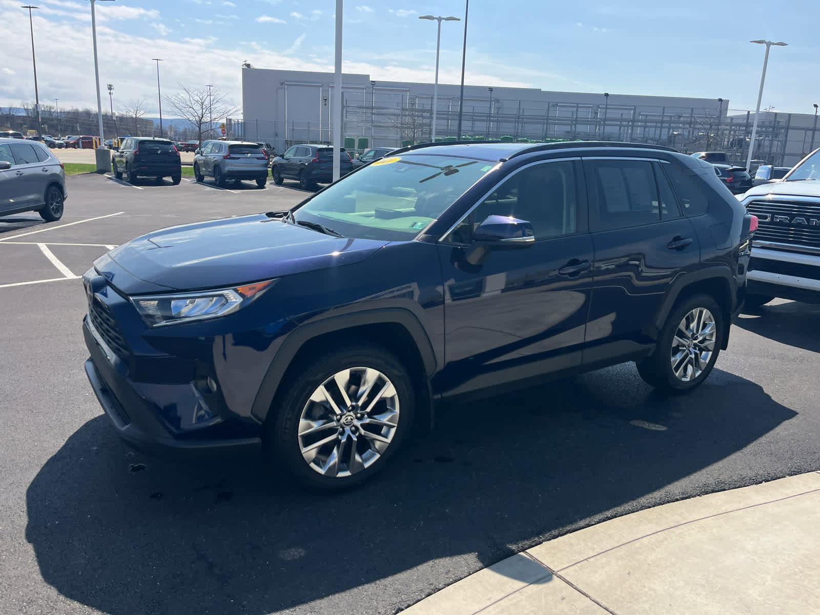 Used 2021 Toyota RAV4 XLE Premium image 8