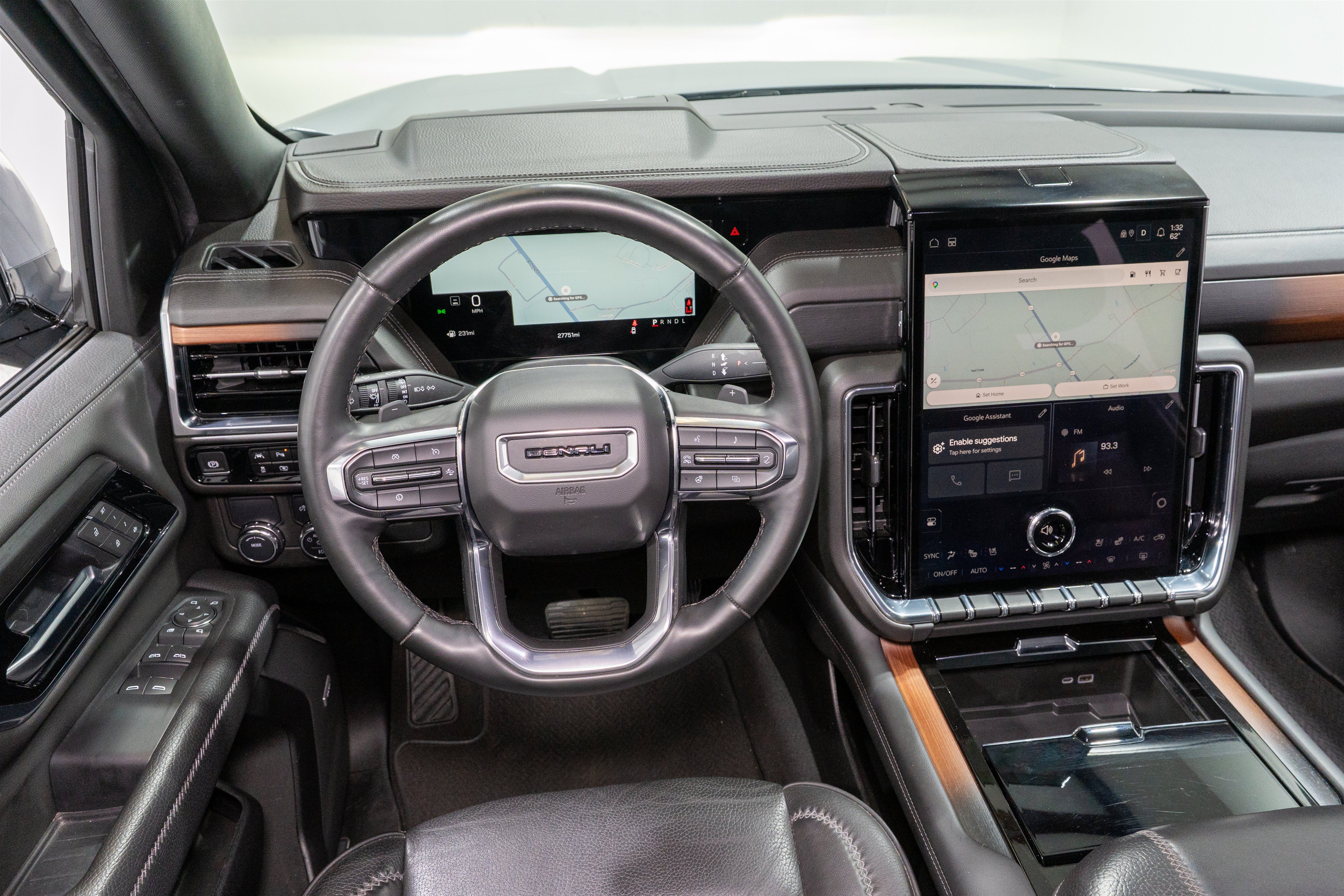 Used 2025 GMC Yukon XL Denali RWD image 11