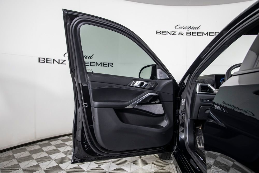 Used 2026 BMW X6 M Competition w/ Executive Package image 23