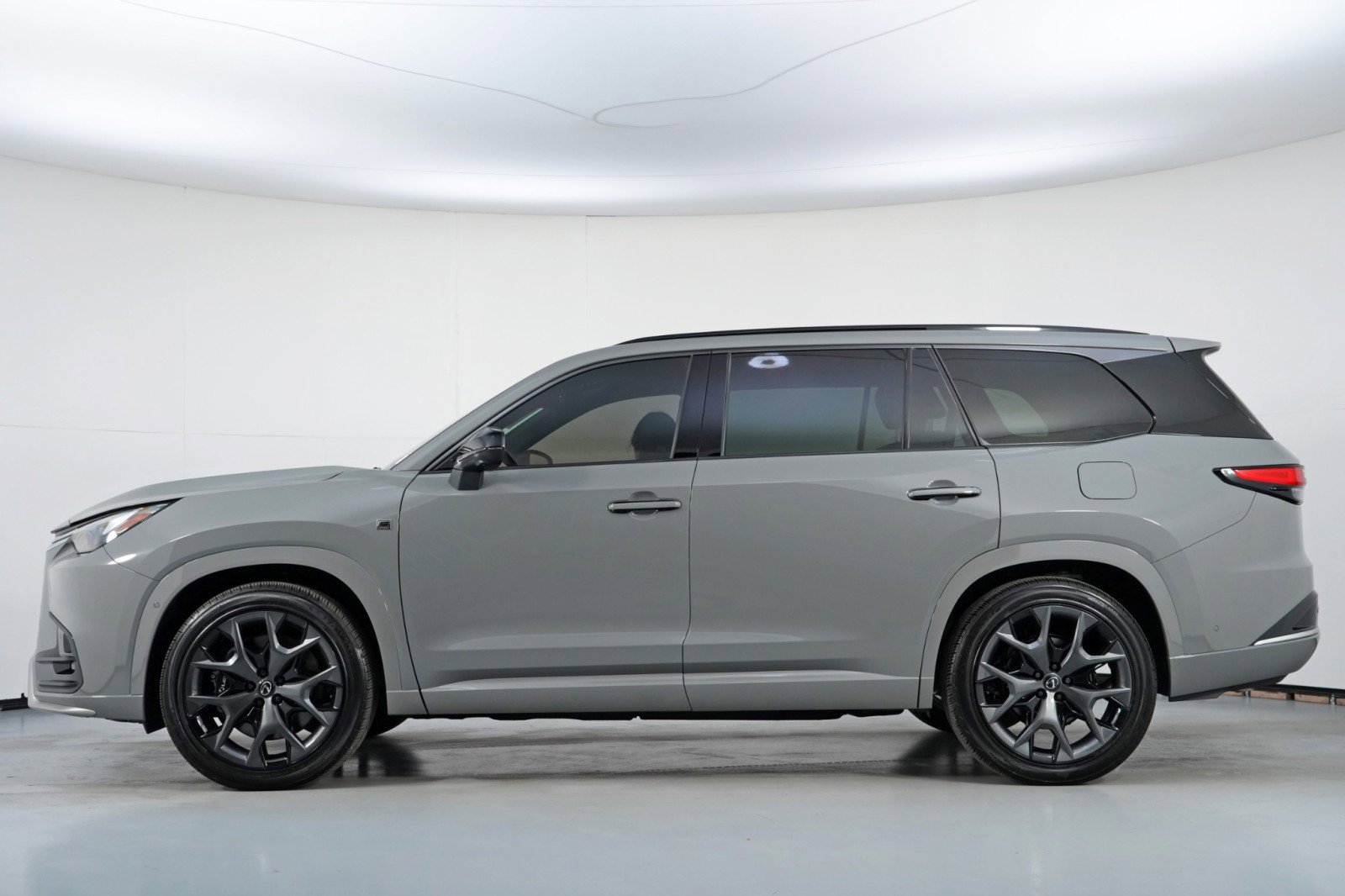 Used 2025 Lexus TX 500h AWD w/ Technology Package image 9