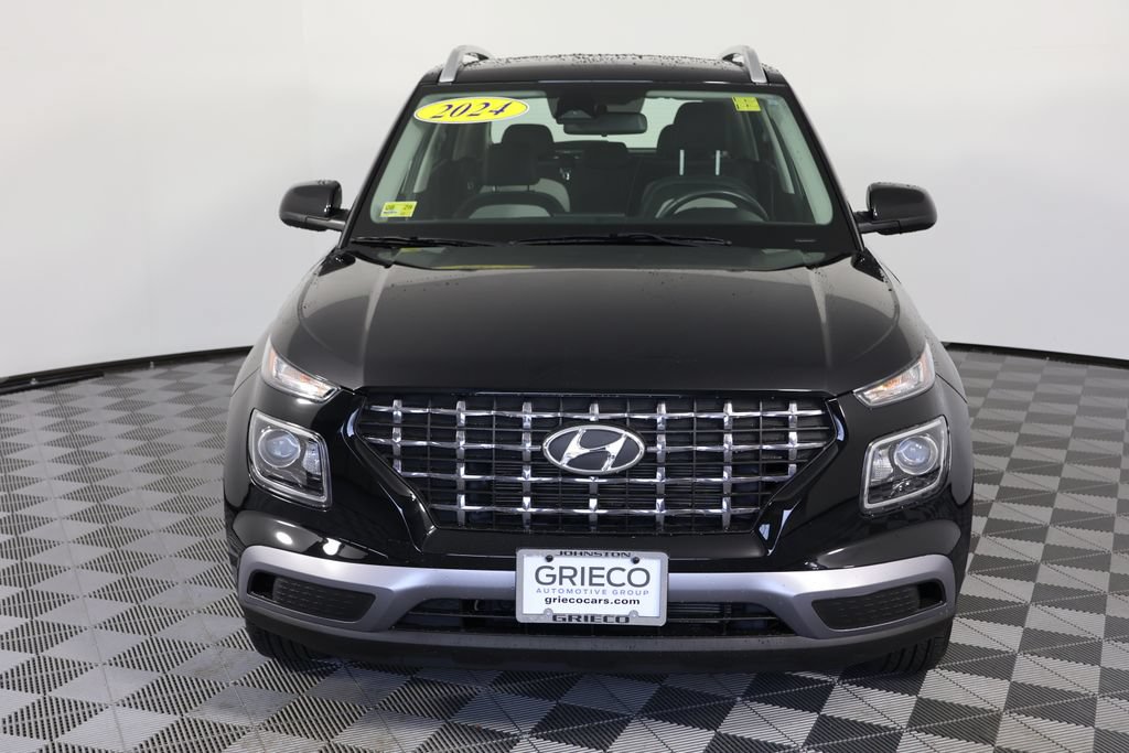 Used 2024 Hyundai Venue SEL FWD image 3