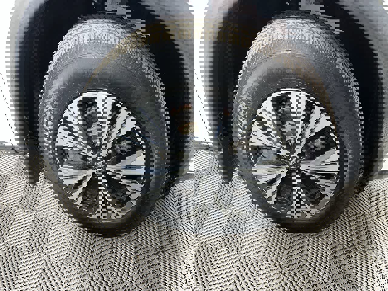 Used 2021 Nissan Rogue SV w/ Premium Package image 10