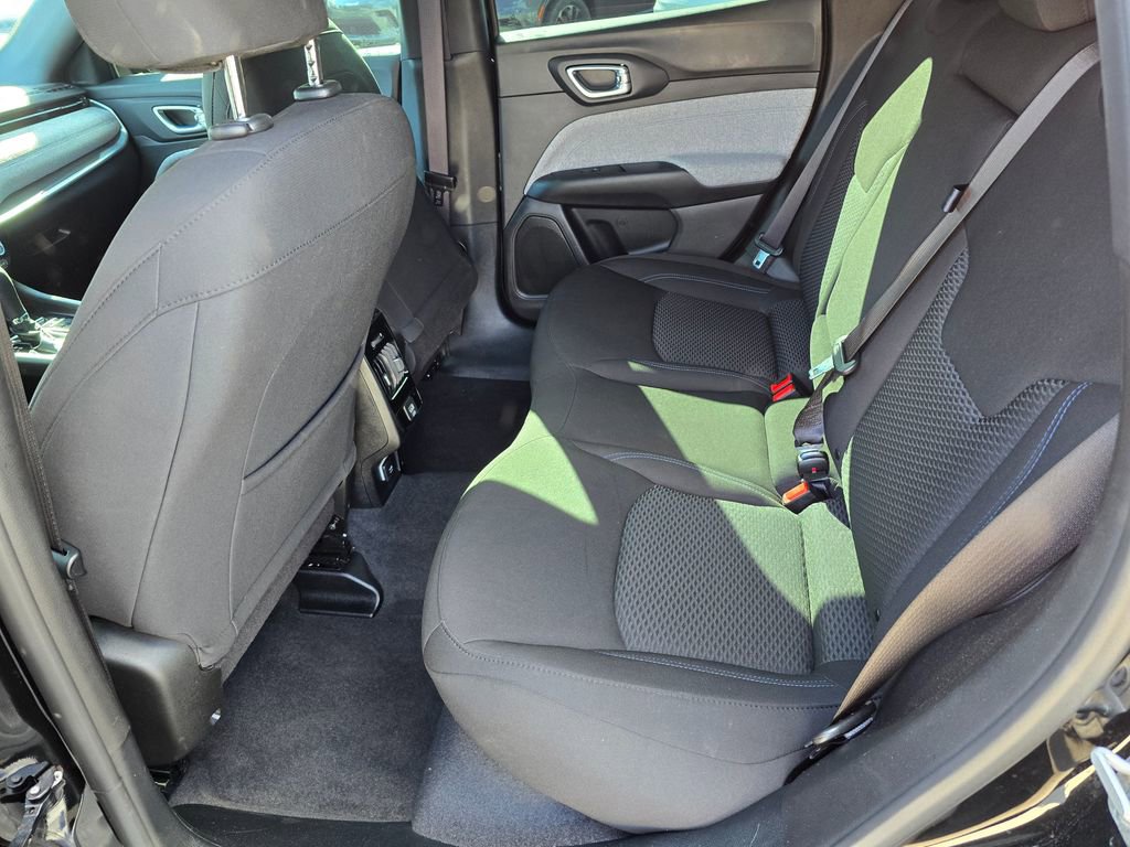 Used 2025 Jeep Compass Sport image 27