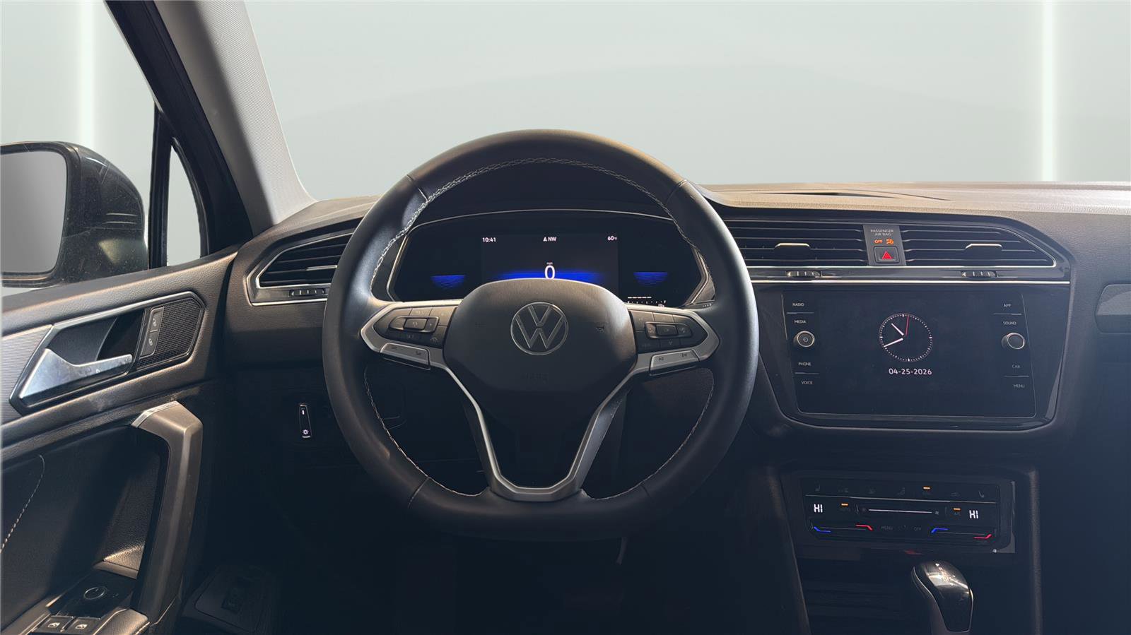 Used 2022 Volkswagen Tiguan SE FWD image 12